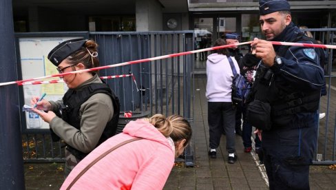 HOROR U PARIZU: Tri žene izbodene nožem u metrou, uhapšen osumnjičeni