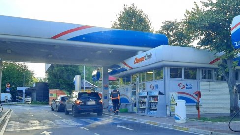 PATROLA NOVOSTI: Bez gužvi na pumpama NIS, goriva kao i dosad, prolaze sve platne kartice PATROLA NOVOSTI: Bez gužvi na pumpama NIS, goriva kao i dosad, prolaze sve platne kartice