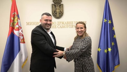 MINISTARKA SNEŽANA PAUNOVIĆ: Za Bajinu Baštu tri miliona dinara MINISTARKA SNEŽANA PAUNOVIĆ: Za Bajinu Baštu tri miliona dinara