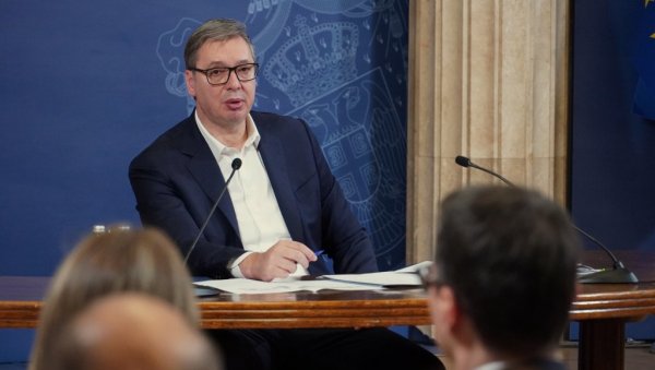 ВУЧИЋ РАСТУРИО САВАТОВИЋА СА Н1: Ево овако изгледа мој мисаони процес ВУЧИЋ РАСТУРИО САВАТОВИЋА СА Н1: Ево овако изгледа мој мисаони процес