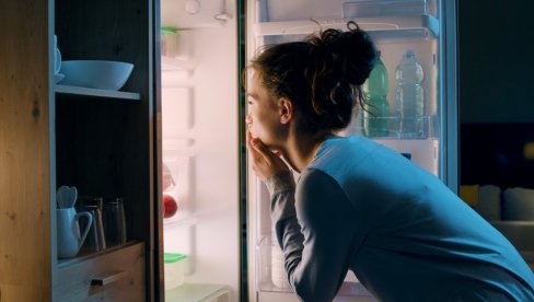 KADA JE NAJBOLJE VREME ZA VEČERU? Evo koje greške pravimo prema nutricionistima KADA JE NAJBOLJE VREME ZA VEČERU? Evo koje greške pravimo prema nutricionistima