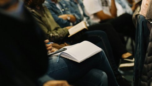 OSNIVA SE FAKULTET SRPSKIH STUDIJA: U nastavi i ruski jezik OSNIVA SE FAKULTET SRPSKIH STUDIJA: U nastavi i ruski jezik
