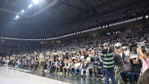 GROBARI GLEDAJU I NE VERUJU! Partizan vraća trenera koji je tužio klub