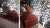 ШТА ЈЕ ТО ЗА ИМЕ БОГА? Шок у Параћину, а одговор је једноставан: сладак сандук с прскалицама - пригодно за славље погребника (ВИДЕО)