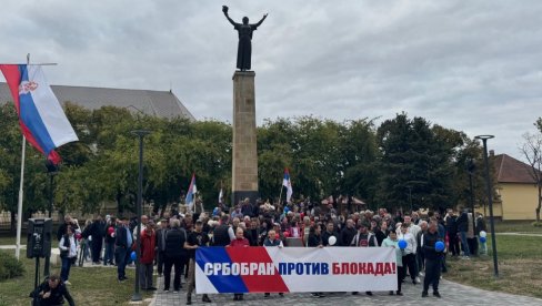 ПОДРШКА СРБИМА СА КИМ: Порука са скупа у Србобрану (ВИДЕО) ПОДРШКА СРБИМА СА КИМ: Порука са скупа у Србобрану (ВИДЕО)
