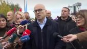 ВУЧЕВИЋ НА СКУПУ ПРОТИВ БЛОКАДА: Ми смо само против једне ствари, пустите нас да живимо (ВИДЕО)