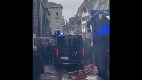 HAOS TOKOM NENAJAVLJENIH PROPALESTINSKIH DEMONSTRACIJA: Policija upotrebila vodene topove, suzavce..