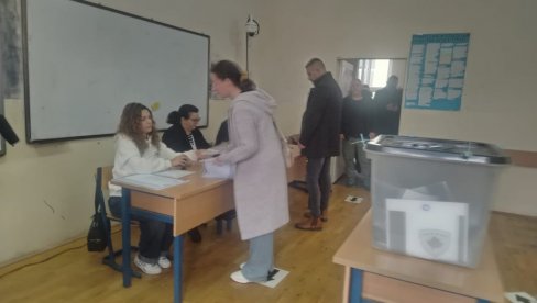 ЛОКАЛНИ ИЗБОРИ У ЛЕПОСАВИЋУ: Изборни процес протиче регуларно,до 17 х гласало више од 50 одсто уписаних