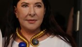 OBUKLA KREACIJU SRPSKE DIZAJNERKE I POVELA MLAĐANOG DEČKA: Ko je 21 godinu mlađi partner Marine Abramović?