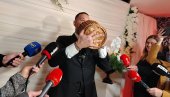 PRVI PUT U JAVNOSTI NAKON POROĐAJA: Aleksandra Prijović došla na svadbu Uroša Živkovića (FOTO)