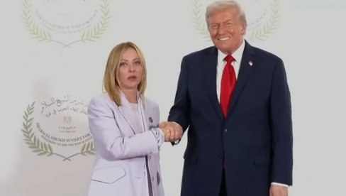 OPET: Đorđa Meloni kolutala očima pred Trampom (VIDEO) OPET: Đorđa Meloni kolutala očima pred Trampom (VIDEO)
