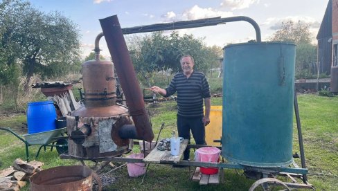 KAZAN PRORADIO U BOBARAMA PODNO PČINJA: Srbi iz Slavonije ne zaboravljaju rodna ognjišta KAZAN PRORADIO U BOBARAMA PODNO PČINJA: Srbi iz Slavonije ne zaboravljaju rodna ognjišta