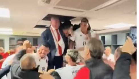 SKANDAL KAKAV SE NE PAMTI! Potpredsednik UEFA sa Albancima lomio svlačionicu u Leskovcu (VIDEO)
