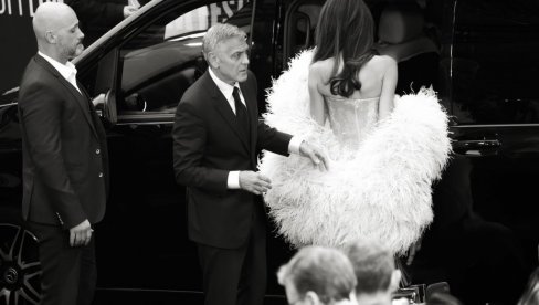 AMAL KLUNI ODRŽALA JOŠ JEDNU MODNU LEKCIJU: Svi su zanemeli kada je zakoračila na crveni tepih! (FOTO) AMAL KLUNI ODRŽALA JOŠ JEDNU MODNU LEKCIJU: Svi su zanemeli kada je zakoračila na crveni tepih! (FOTO)