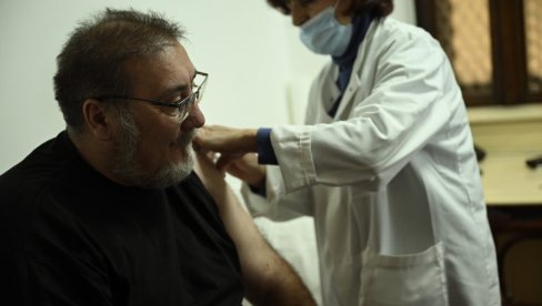 PREVENCIJA NA VREME: Narodni poslanici vakcinisali se protiv sezonskog gripa Torlakovom vakcinom (FOTO/VIDEO)