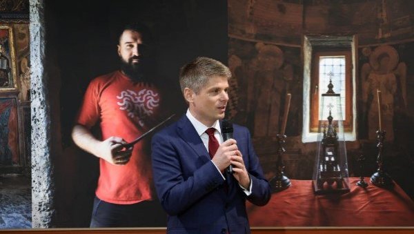 СТВАРНОСТ КОЈУ МЕДИЈИ ПРЕЋУТКУЈУ Гујон: Кроз објектив француске уметнице представљена истина о животу Срба на КиМ у срцу Париза