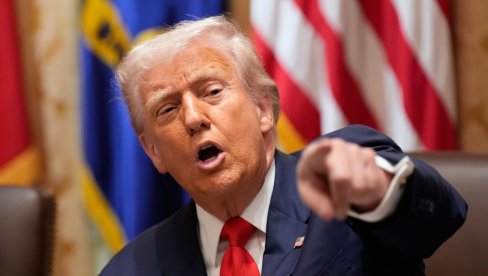 AMERIKA MORA DA UČESTVUJE U IZBORU VRHOVNOG VOĐE IRANA Tramp uperio prst u Teheran: Modžtaba je neprihvaljtiv