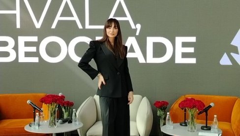 OD TAČKE DO SVITANJA: Emina Jahović o karijeri, životu u Turskoj, roditeljstvu, teškim i lakšim životnim trenucima (FOTO) OD TAČKE DO SVITANJA: Emina Jahović o karijeri, životu u Turskoj, roditeljstvu, teškim i lakšim životnim trenucima (FOTO)