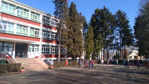 INCIDENT U ČAČKU: Osmak doneo nož u školu INCIDENT U ČAČKU: Osmak doneo nož u školu