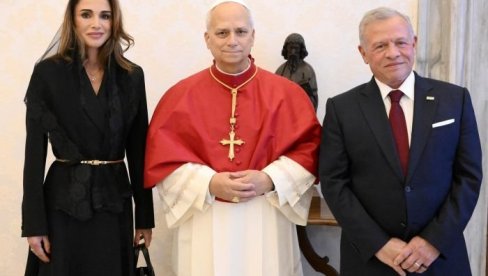 KRALJICA RANIJA U SAVRŠENOM IZDANJU UPOZNALA PAPU: Ovako se odaje počast italijanskoj modi! (FOTO) KRALJICA RANIJA U SAVRŠENOM IZDANJU UPOZNALA PAPU: Ovako se odaje počast italijanskoj modi! (FOTO)