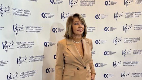 СА КРАЉЕВСКОМ ФИЛХАРМОНИЈОМ ОБРАДИЛА СВОЈ НАЈВЕЋИ ХИТ: Неда Украден обрадила свој највећи хит (ФОТО)