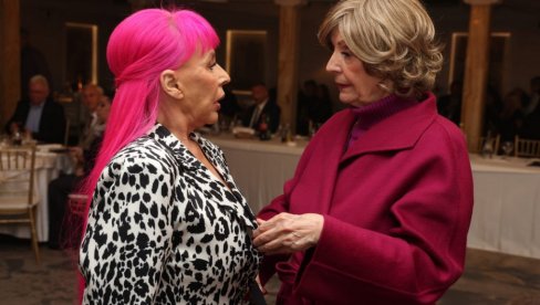 ZORICA BRUNCLIK DIRNULA JAVNOST: Uložila sam ime i srce u karijeru (FOTO) ZORICA BRUNCLIK DIRNULA JAVNOST: Uložila sam ime i srce u karijeru (FOTO)