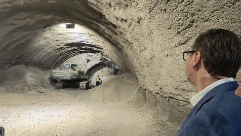 PROBIJENA DESNA TUNELSKA CEV IRIŠKIG TUNELA: Vučić prisustvovao završnim radovima na iskopavanju PROBIJENA DESNA TUNELSKA CEV IRIŠKIG TUNELA: Vučić prisustvovao završnim radovima na iskopavanju