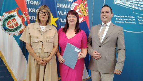 PREDSEDNICA OPŠTINE BAČKI PETROVAC NA SVEČANOSTI: Uručeni ugovori o dodeli novčanih sredstava iz budžeta AP Vojvodine PREDSEDNICA OPŠTINE BAČKI PETROVAC NA SVEČANOSTI: Uručeni ugovori o dodeli novčanih sredstava iz budžeta AP Vojvodine