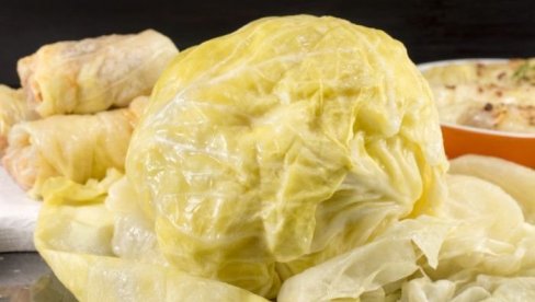 СМЕ ЛИ КИСЕЛИ КУПУС ДА СЕ ЗАМРЗНЕ? Само на овај начин главице ће бити укусне и очуване целе године