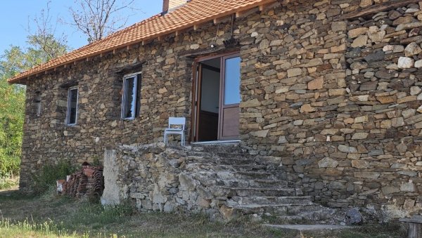 БРАТ И СЕСТРА ЈЕДИНИ УЧЕНИЦИ: Бојан (7) и Бојана (10) Ристић, деца за понос свих нас БРАТ И СЕСТРА ЈЕДИНИ УЧЕНИЦИ: Бојан (7) и Бојана (10) Ристић, деца за понос свих нас