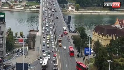 KOLAPS U BEOGRADU: Potpuni zastoj na Gazeli i Novom Beogradu (FOTO)