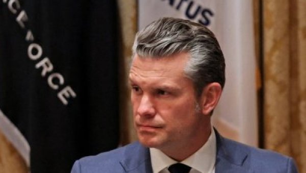 ХЕГСЕТОВА КРАВАТА ЗАПРЕПАСТИЛА ЗЕЛЕНСКОГ: Да ли је шеф Пентагона овим провоцирао лидера Украјине на састанку у Белој кући? ХЕГСЕТОВА КРАВАТА ЗАПРЕПАСТИЛА ЗЕЛЕНСКОГ: Да ли је шеф Пентагона овим провоцирао лидера Украјине на састанку у Белој кући?
