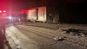 (UZNEMIRUJUĆI VIDEO) Najmanje 15 ljudi poginulo u teškoj saobraćajnoj nesreći