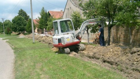 DRUGA FAZA GASIFIKACIJE PRIGRADSKIH NASELJA NA TERITORIJI BAČKE PALANKE   Mreža za 9.000 domaćinstava DRUGA FAZA GASIFIKACIJE PRIGRADSKIH NASELJA NA TERITORIJI BAČKE PALANKE   Mreža za 9.000 domaćinstava