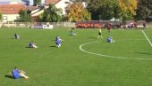 NEVEROVATNA SCENA U NOVOM SADU: Fudbaleri Dubočice prekinuli meč i seli na travu (VIDEO)