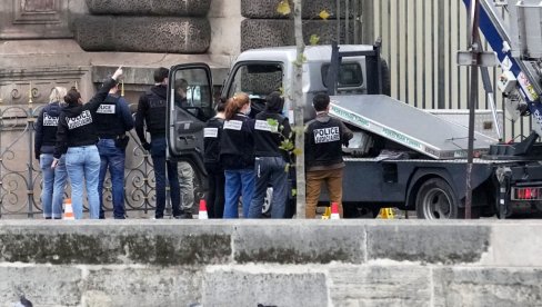 LUVR OPLJAČKAO DRŽAVLJANIN BOSNE I HERCEGOVINE? Uhapšeno još petoro ljudi zbog pljačke, uhvaćen i glavni osumnjičeni LUVR OPLJAČKAO DRŽAVLJANIN BOSNE I HERCEGOVINE? Uhapšeno još petoro ljudi zbog pljačke, uhvaćen i glavni osumnjičeni