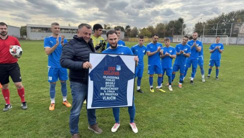 POKLON ZA STOTI POSTIGNUTI GOL! Goran Vlaučin heroj OFK Gradnulice