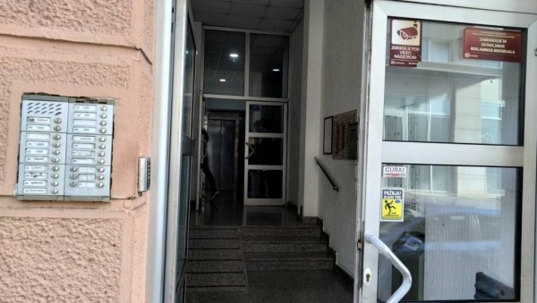 У ПРАТЊИ ПОЛИЦИЈЕ ПРЕБАЧЕНА У БОЛНИЦУ: Познато стање мајке за коју се сумња да је убила бебу у Новом Саду У ПРАТЊИ ПОЛИЦИЈЕ ПРЕБАЧЕНА У БОЛНИЦУ: Познато стање мајке за коју се сумња да је убила бебу у Новом Саду
