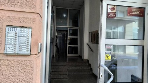 U PRATNJI POLICIJE PREBAČENA U BOLNICU: Poznato stanje majke za koju se s sumnja da je ubila bebu u Novom Sadu