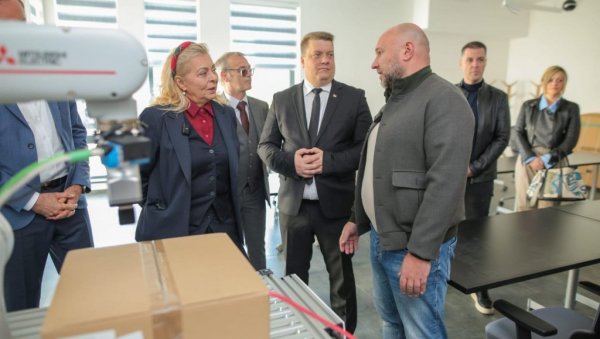 СОФРОНИЈЕВИЋ: Радимо пројекте широм Србије јер је важно да се земља равномерно развија (ФОТО) СОФРОНИЈЕВИЋ: Радимо пројекте широм Србије јер је важно да се земља равномерно развија (ФОТО)