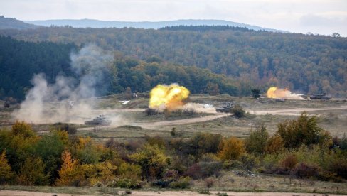 POGLEDAJTE - SRPSKI OKLOP U AKCIJI: Oklopnjaci na bojevom gađanju i manevrima (FOTO/VIDEO) POGLEDAJTE - SRPSKI OKLOP U AKCIJI: Oklopnjaci na bojevom gađanju i manevrima (FOTO/VIDEO)