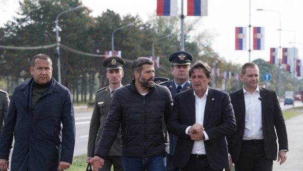 ШАПИЋ: Након војне параде саобраћајнице пресвучене новим асфалтом - трошкови минорни у односу на бенефите и каква се порука шаље ШАПИЋ: Након војне параде саобраћајнице пресвучене новим асфалтом - трошкови минорни у односу на бенефите и каква се порука шаље