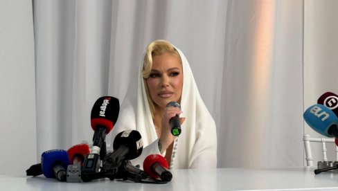 MAMA JE MOJE LIČNO I PROFESIONALNO ČEDO: Nataša Bekvalac pojavila se sva u belom na promociji novog albuma (FOTO) MAMA JE MOJE LIČNO I PROFESIONALNO ČEDO: Nataša Bekvalac pojavila se sva u belom na promociji novog albuma (FOTO)