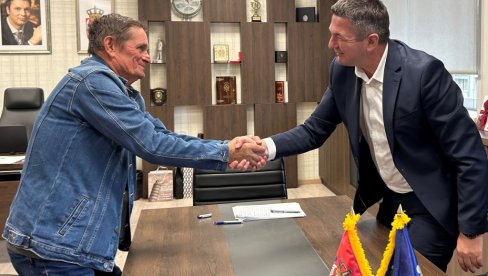 UGOVORI ZA IZBEGLIČKE PORODICE U GORNJEM MILANOVCU: Pomoć vrednija od dva miliona UGOVORI ZA IZBEGLIČKE PORODICE U GORNJEM MILANOVCU: Pomoć vrednija od dva miliona