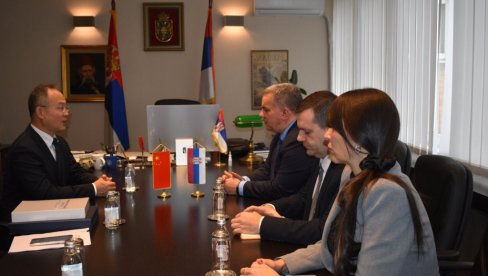 UNAPREĐENJE PROSVETNE SARADNJE SA KINOM: Sastanak ministra Stankovoića sa kineksim mabasadorom Li Mingom UNAPREĐENJE PROSVETNE SARADNJE SA KINOM: Sastanak ministra Stankovoića sa kineksim mabasadorom Li Mingom