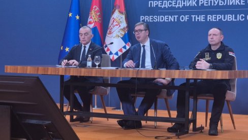 VUČIĆ SE VANREDNO OBRAĆA JAVNOSTI: Danas je izvršen užasan teroristički napad (VIDEO) VUČIĆ SE VANREDNO OBRAĆA JAVNOSTI: Danas je izvršen užasan teroristički napad (VIDEO)
