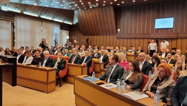 СКУПШТИНА НОВОГ САДА УСВОЈИЛА ДРУГИ ОВОГОДИШЊИ РЕБАЛАНС БУЏЕТА КОЈИ САДА ИЗНОСИ 49,33 МИЛИЈАРДЕ Више прихода - пунија каса СКУПШТИНА НОВОГ САДА УСВОЈИЛА ДРУГИ ОВОГОДИШЊИ РЕБАЛАНС БУЏЕТА КОЈИ САДА ИЗНОСИ 49,33 МИЛИЈАРДЕ Више прихода - пунија каса