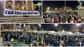 NAROD U ĆACILENDU ČEKA VUČIĆA: Veliki broj građana okupio se ispred Skupštine posle terirističkog akta (FOTO) NAROD U ĆACILENDU ČEKA VUČIĆA: Veliki broj građana okupio se ispred Skupštine posle terirističkog akta (FOTO)