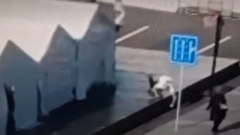 PUCANJ, MUŠKARAC PADA, A ONDA PLAMEN: Ovako je blokader ranio običnog čoveka - jeziv snimak iz Ćacilenda (VIDEO) PUCANJ, MUŠKARAC PADA, A ONDA PLAMEN: Ovako je blokader ranio običnog čoveka - jeziv snimak iz Ćacilenda (VIDEO)