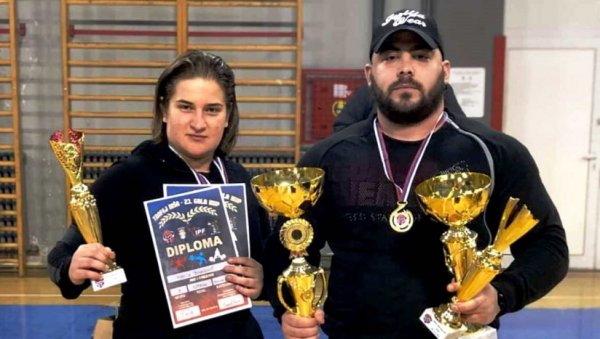 ПАРАЋИНКА НА МЕЂУНАРОДНОМ ТАКМИЧЕЊУ У ПОВЕРЛИФТИНГУ: Марија Јовановић представљаће Србију у Црној Гори ПАРАЋИНКА НА МЕЂУНАРОДНОМ ТАКМИЧЕЊУ У ПОВЕРЛИФТИНГУ: Марија Јовановић представљаће Србију у Црној Гори